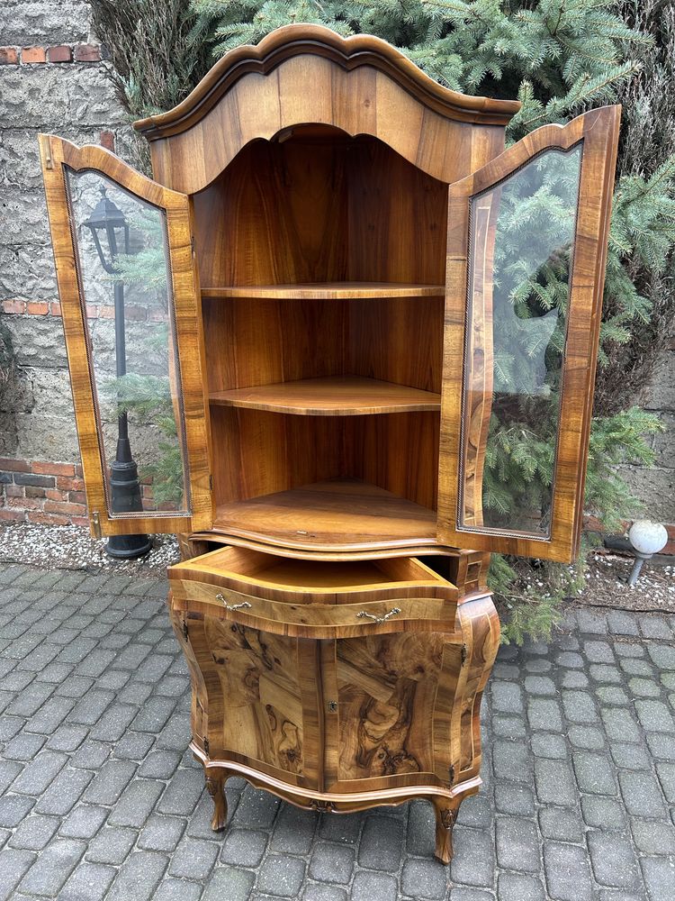 Ludwikowska Witryna Narożnikowa Biblioteka Ludwik Intarsja PoRenowacji