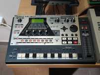 Roland MC-307 Groovebox