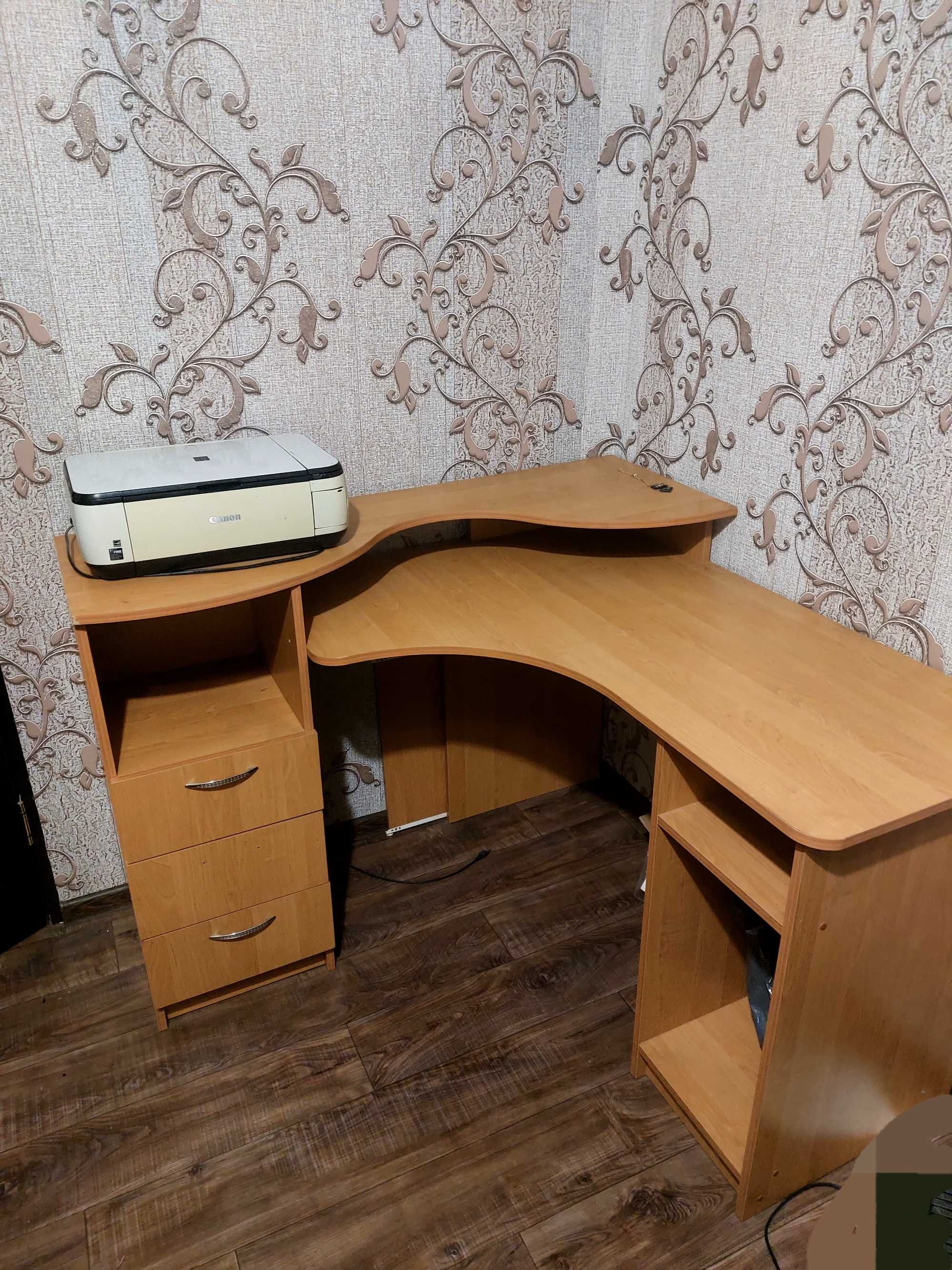 Письмовий стіл кутовий