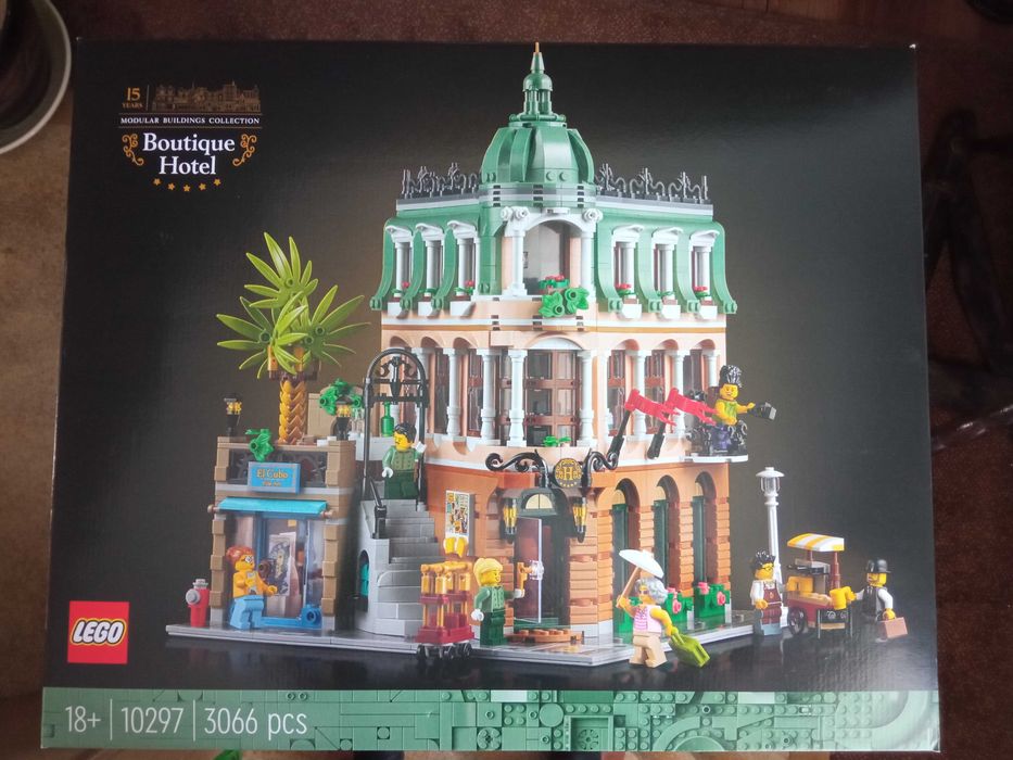 LEGO IDEAS 10297 - Hotel butikowy
