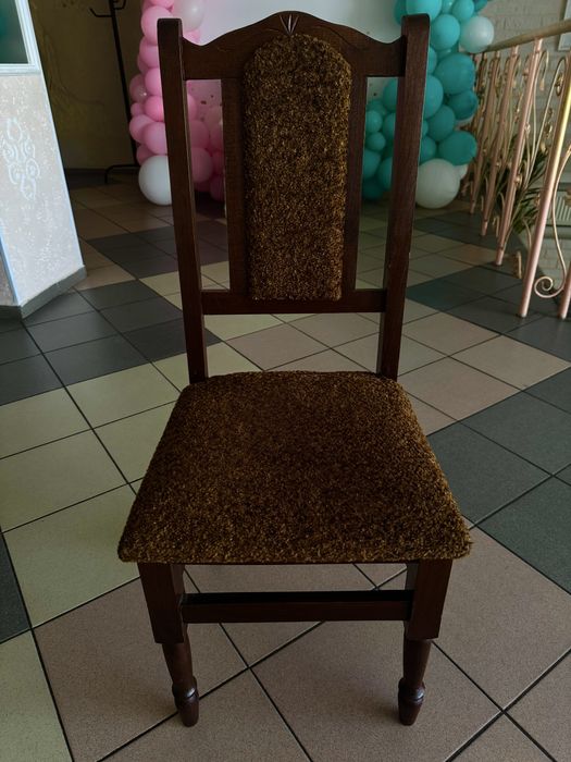 Стільці в чудовому стані дерево і метал