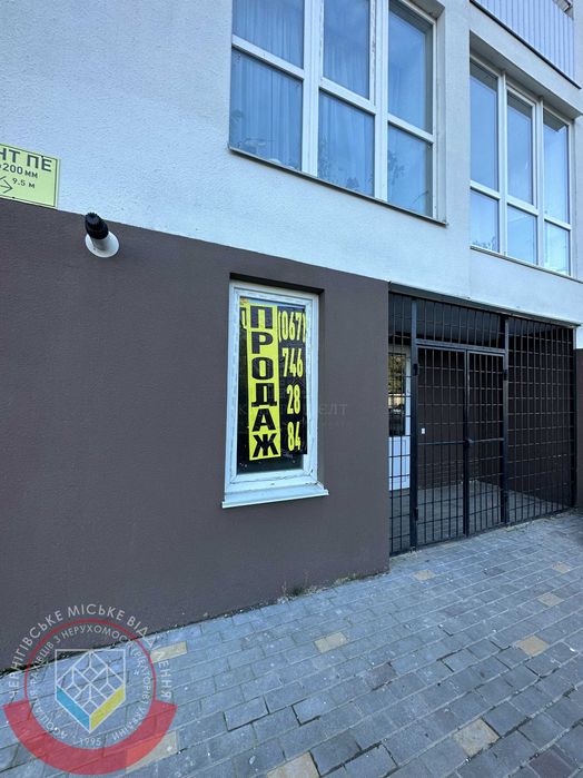 RLT V01 Продам фасадне комерційне приміщення, вул. Незалежності