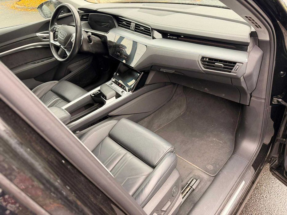 Топчик комплектація Audi e-tron -95 кв.,  21 модельний рік камери 360