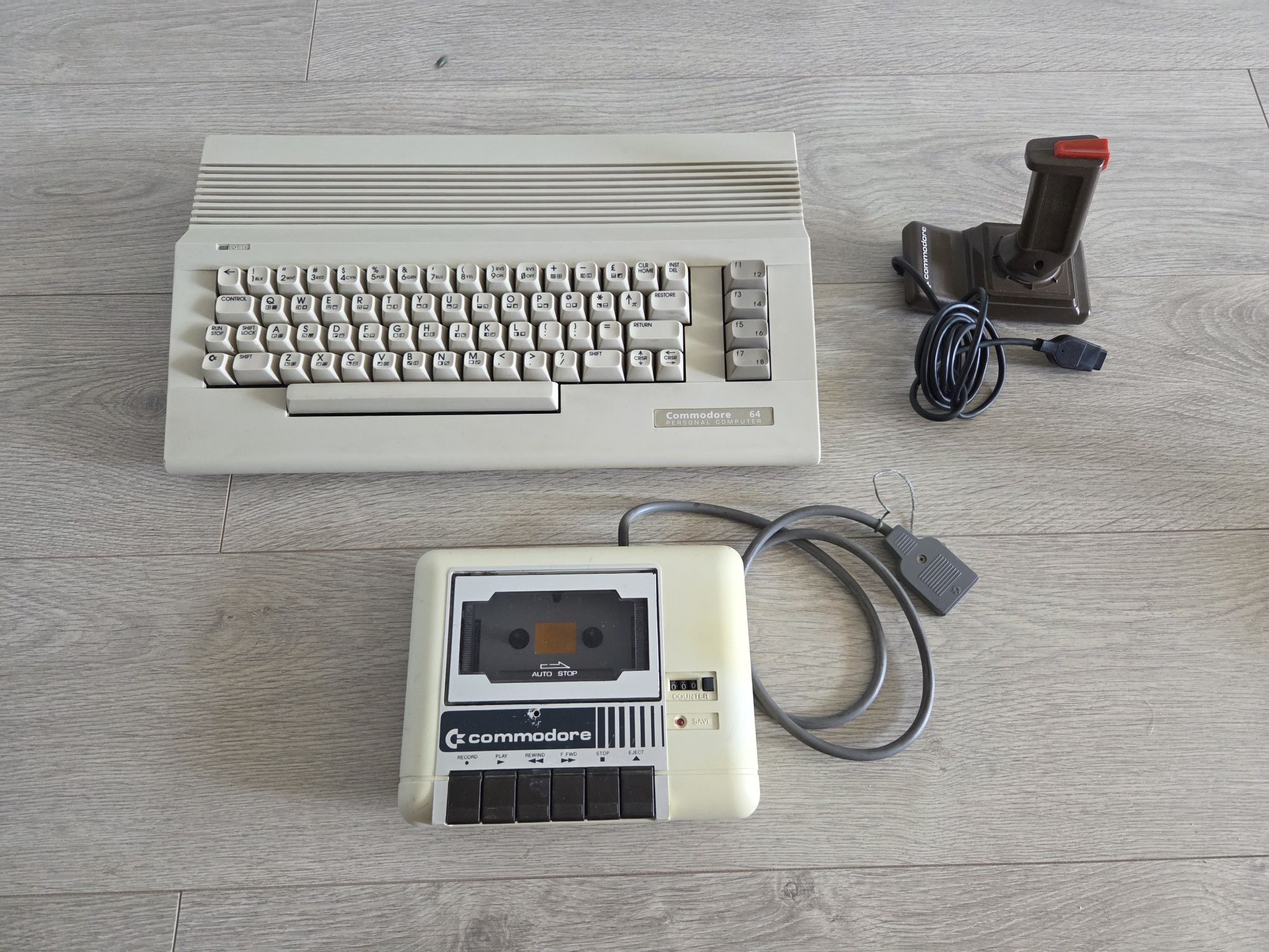 Komputer Commodore 64 magnetofon  joystick