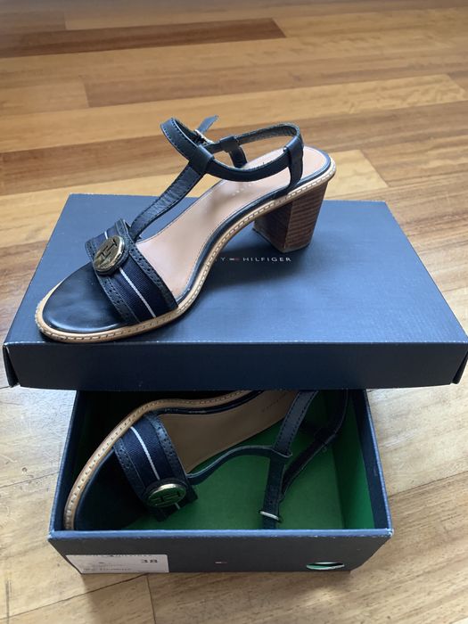 szpilki, botki, sandały: Jimmy Choo, Tods, Boss, Coach, Tommy Hilfiger