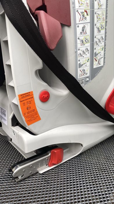 Britax Advantafix Zebra