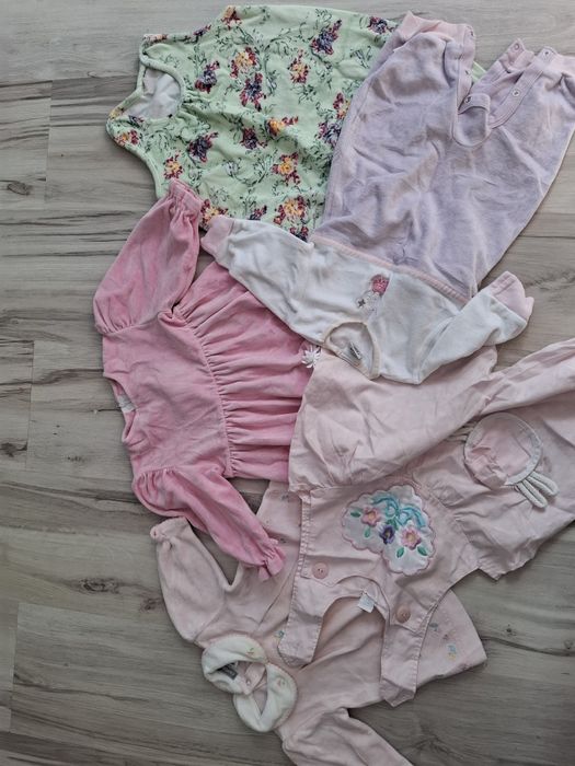 Ubranka dla dziewczynki z lat 90 sukienki śpiochy