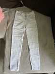 Biale spodnie jeansy