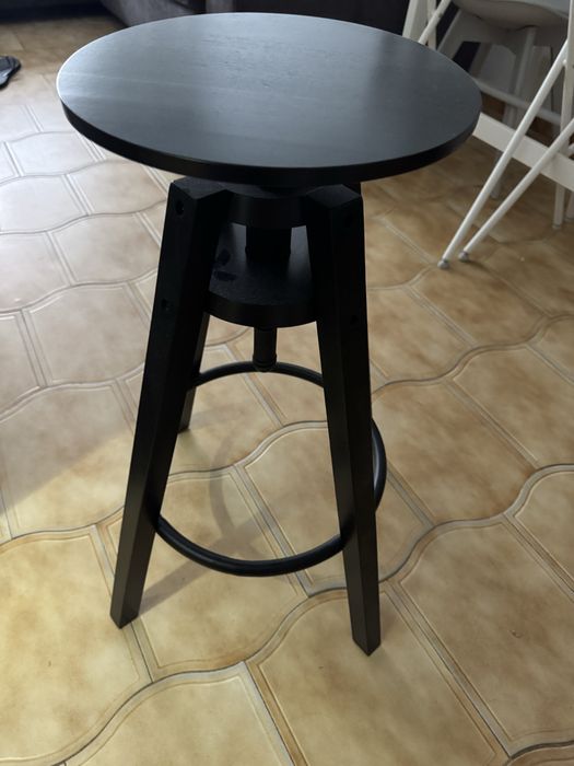 Vendo cadeira e banqueta
