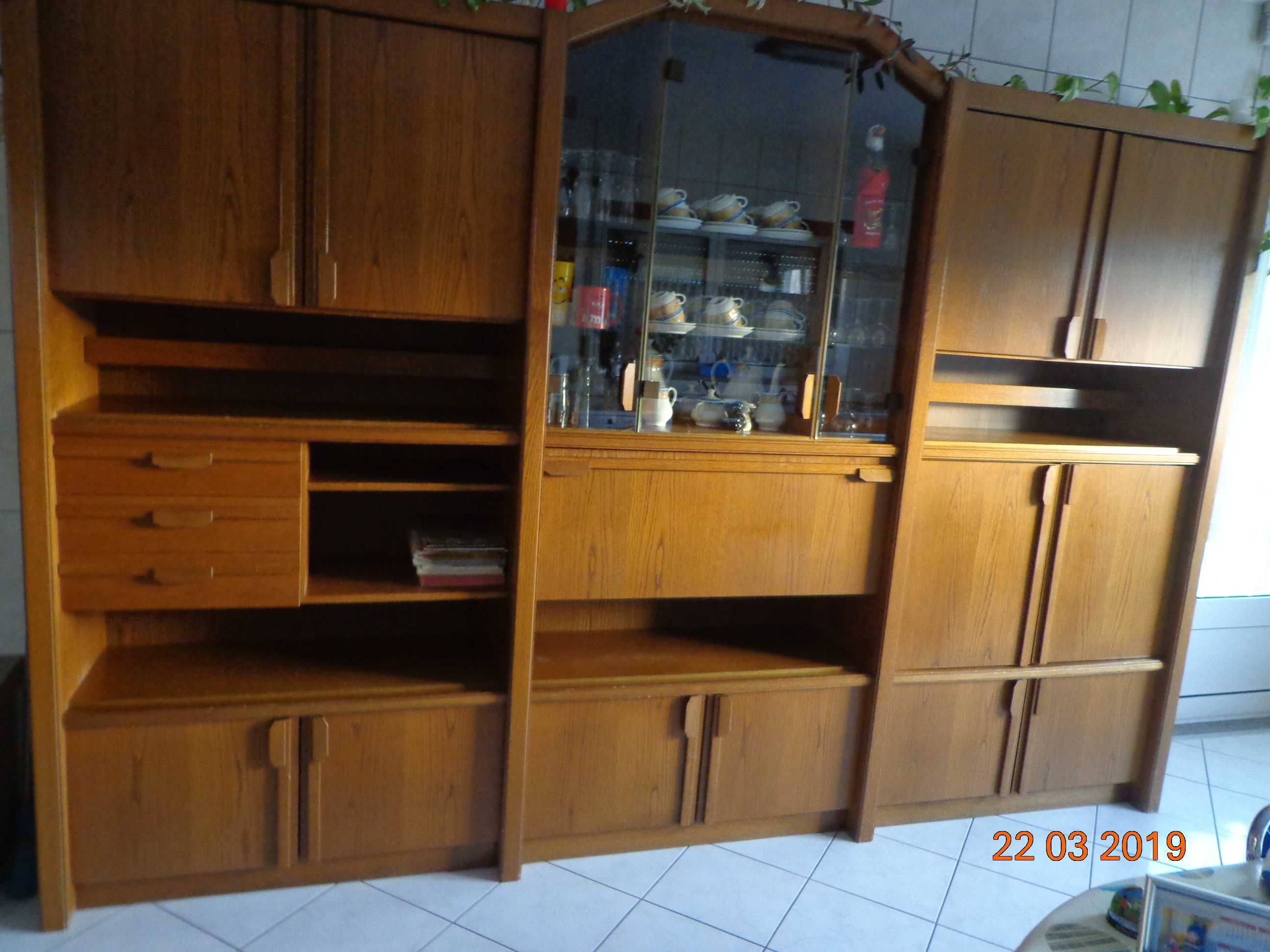 móvel de sala castanho