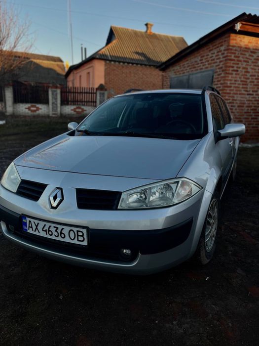 Продам авто в хорошом состояние все росходники заменини Рено Меган 2