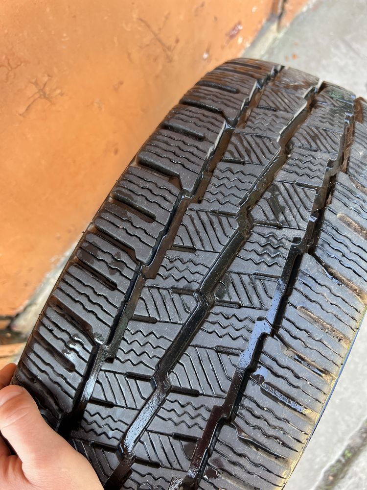 Michelin agilis alpin 215/65/16C