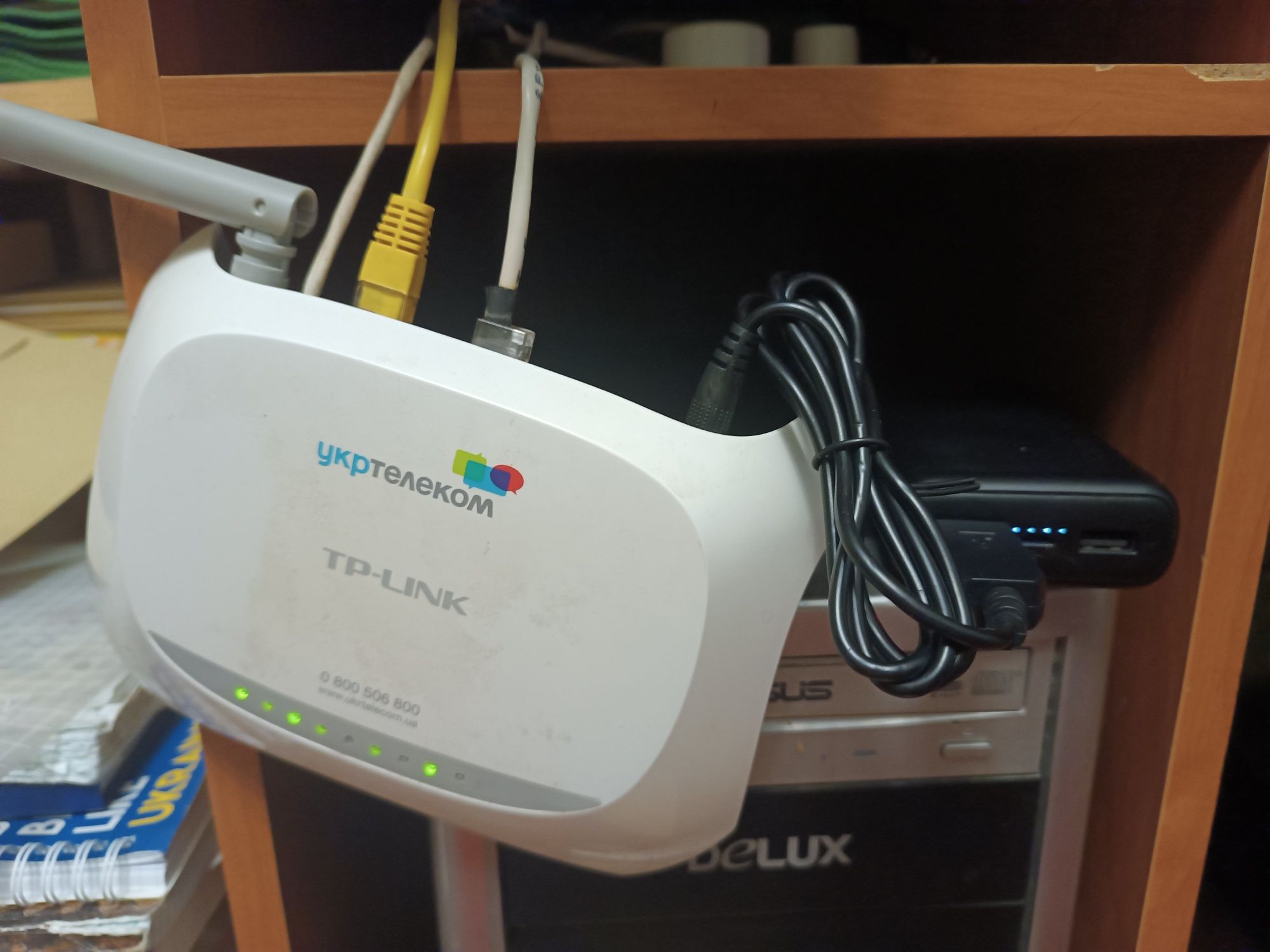 Провод для запитки wifi роутера от повербанка на 9 вольт.
