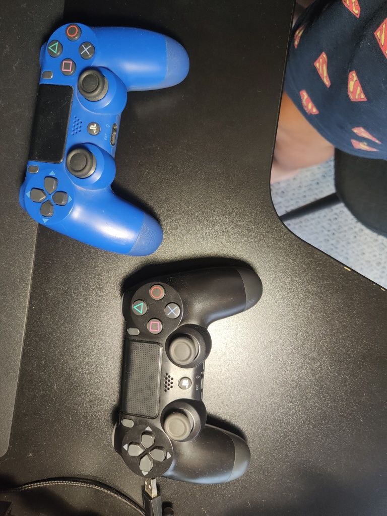 Ps4 slim + 17 jogos + 2 comandos