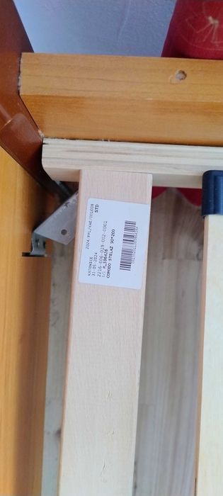 Łóżko z materacem 90x200 i stelażem.