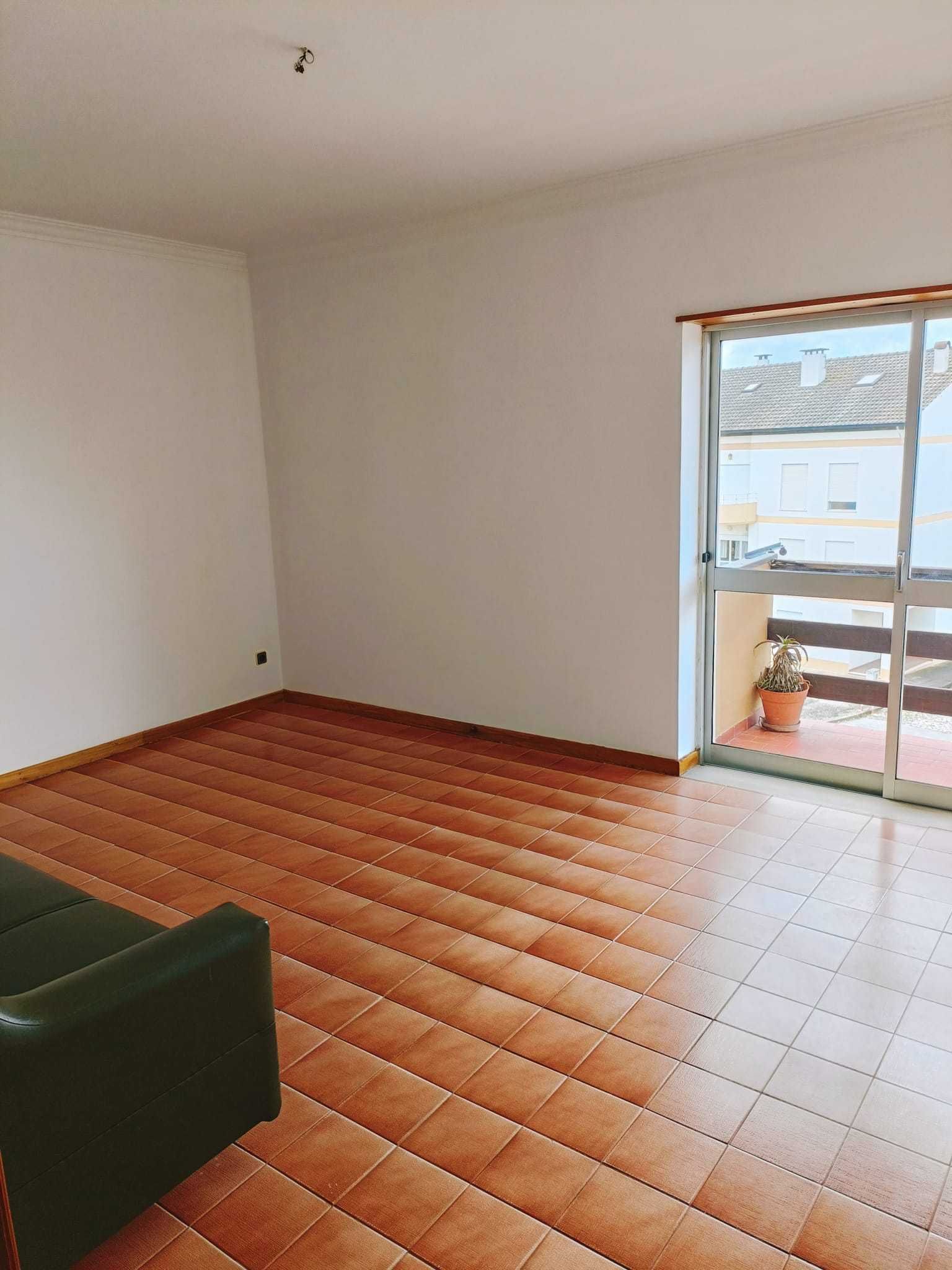 Apartamento T1  com garagem - São Martinho do Bispo, Coimbra
