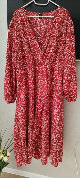 Яскрава гарна сукня