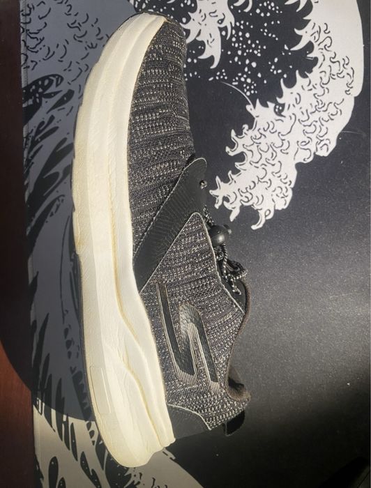 Tenis skechers (N.44).