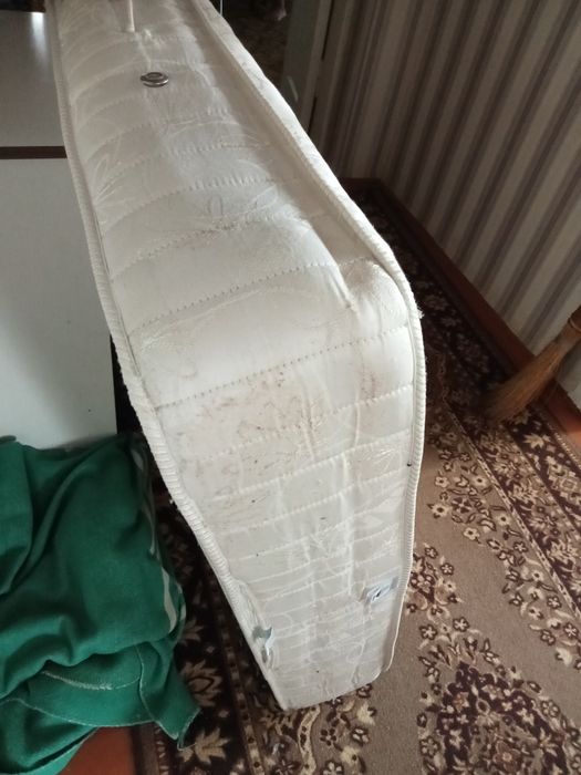 Кровать деревянная