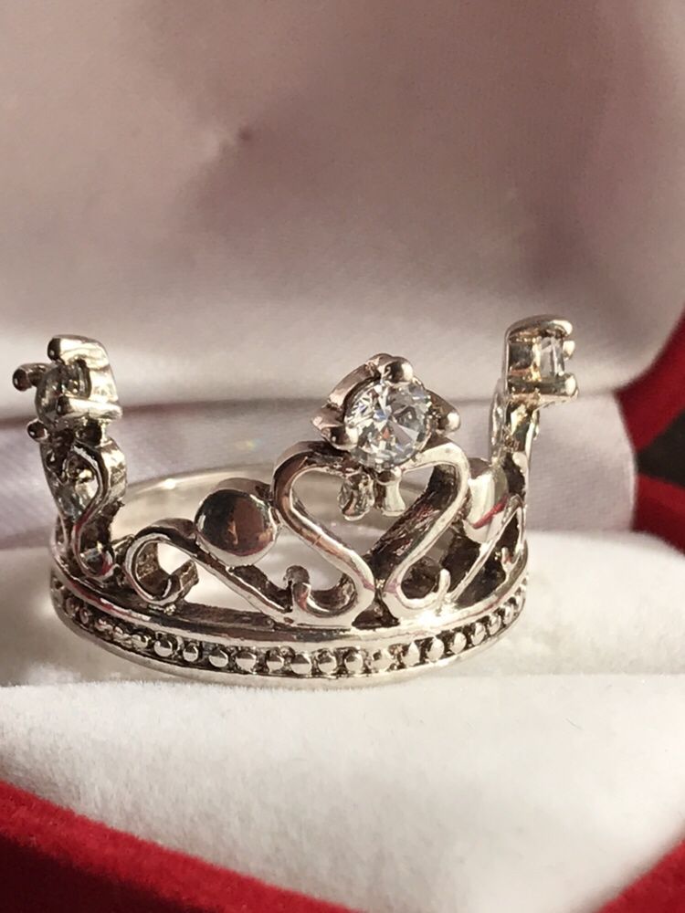 Кольцо- корона. Серебрянное кольцо с фианитами 6 грамм