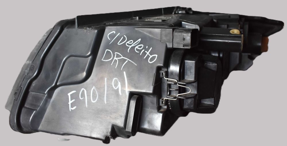 Farol direito Bmw E90/E91 com defeito