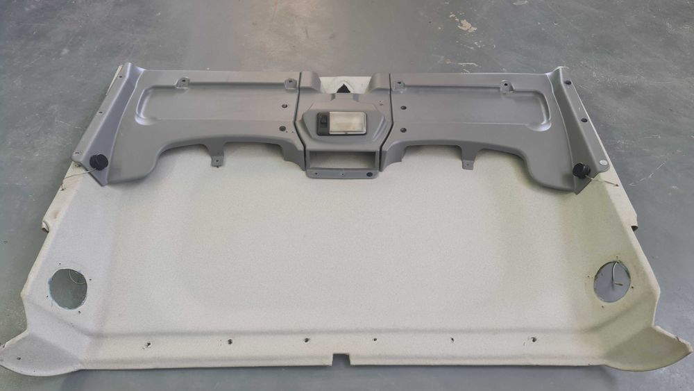 LAND ROVER DEFENDER Tecto para arrumos, rádio etc...