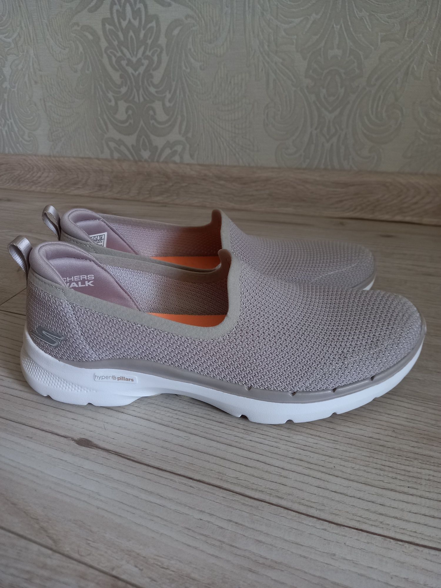 Продам слипоны Skechers