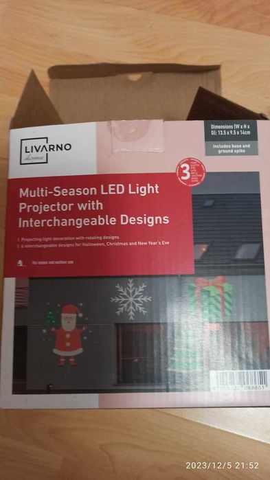 Reflektor LED z wymienianymi motywami