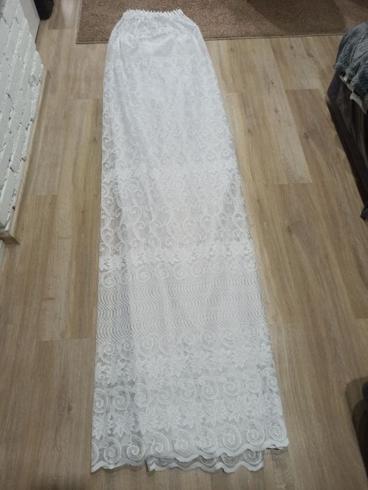 Duża błyszcząca firanka.