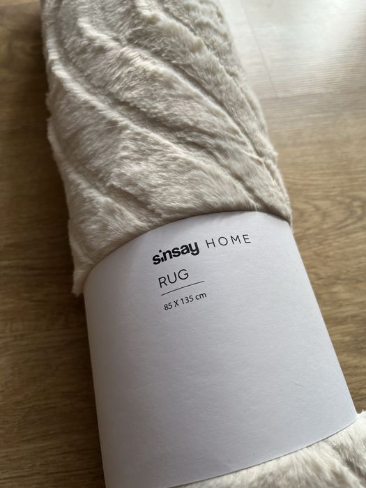 Nowy kremowy dywan sinsay