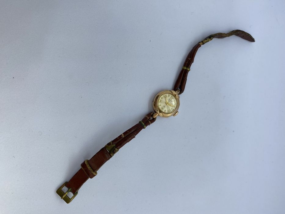 Золотий жіночий годинник Эра (СРСР) 17 каменів, проба 583, робочий