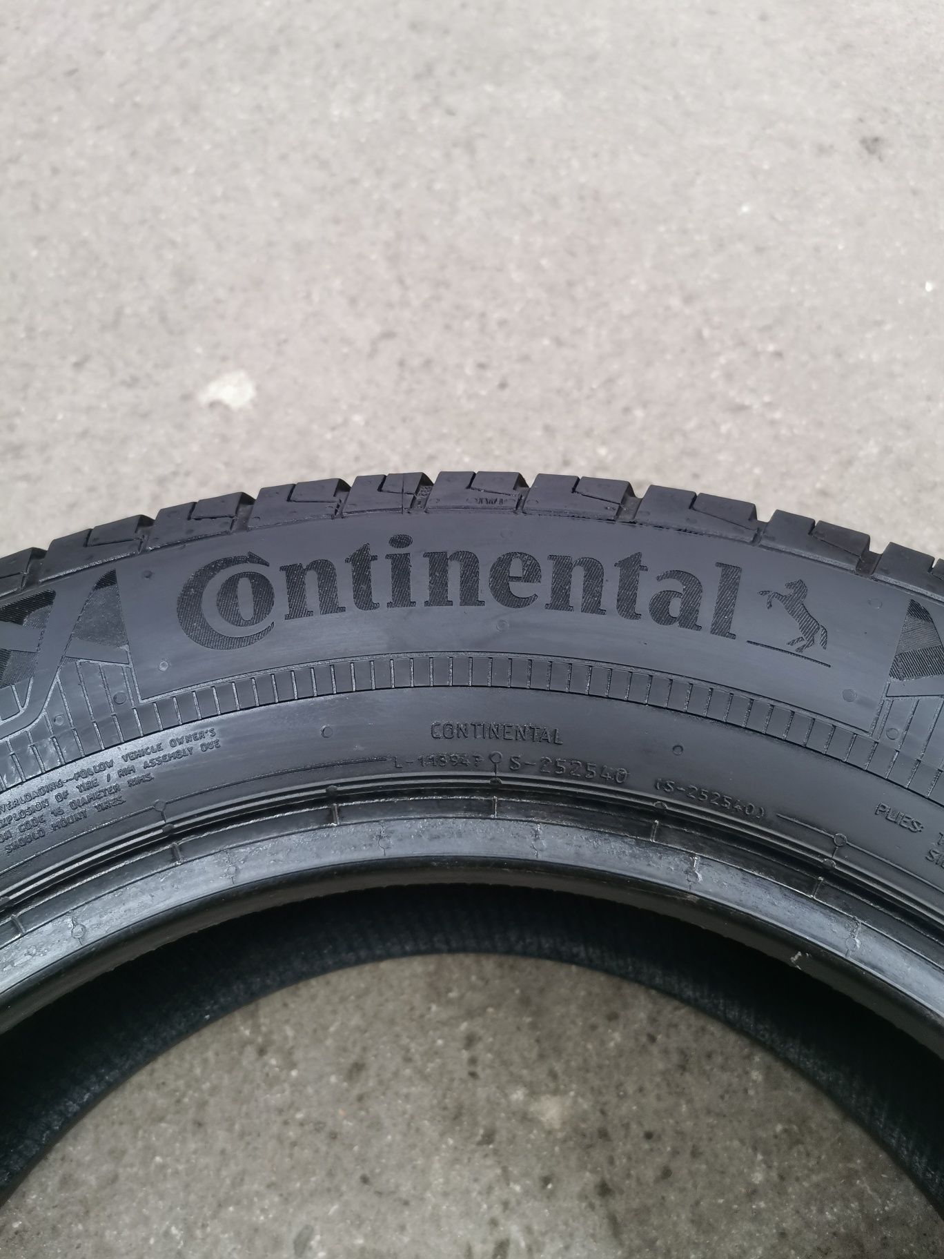 Komplet opon 205/65R16C 107/105T Continental VanContact Eco