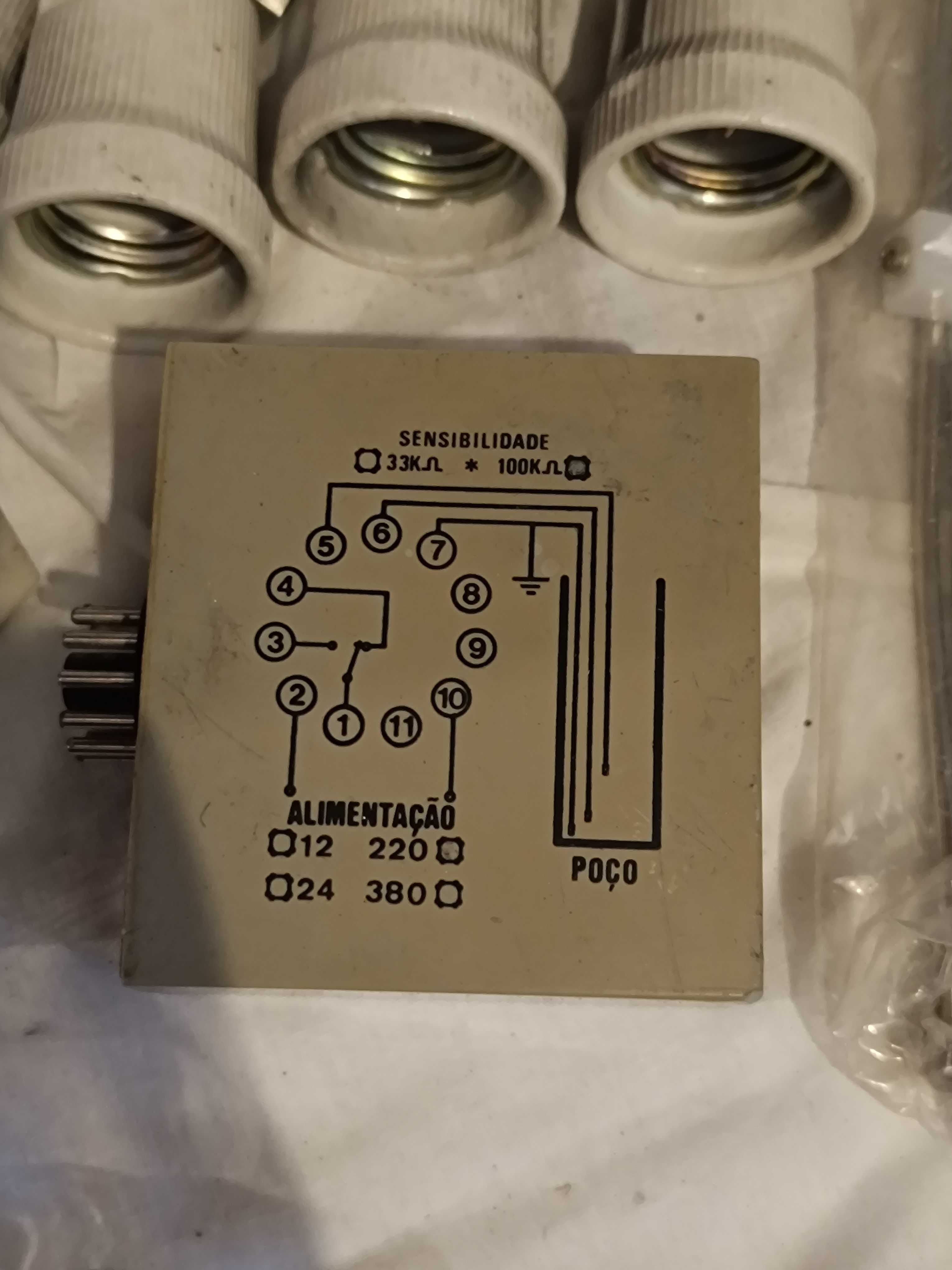 Lâmpadas e Fichas e Tomadas Elétricas antigas