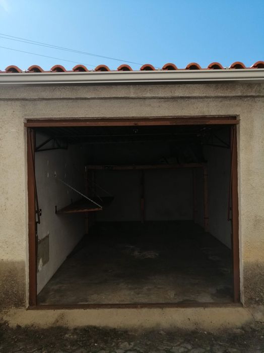 Arrenda se garagem sta Clara