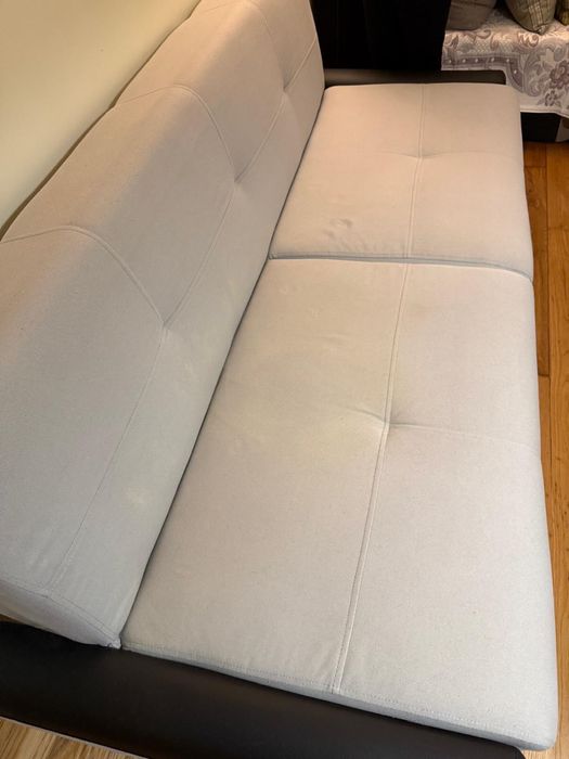 Sofá-Cama com Arrumacão ( com algumas marcas de uso )