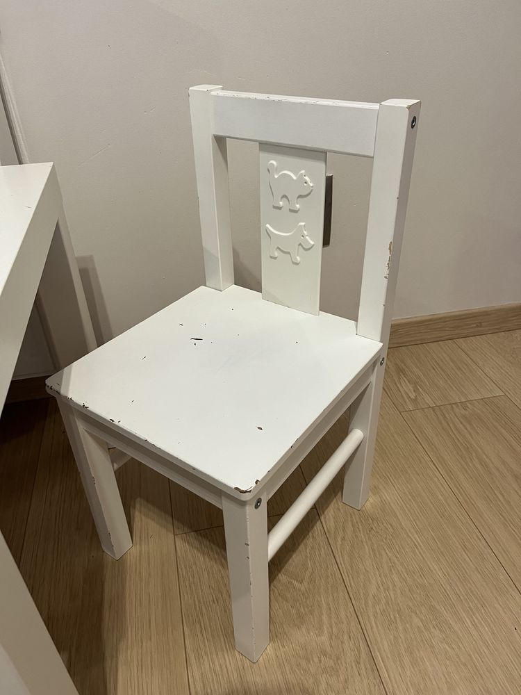 Stoliczek z dwoma krzesełkami