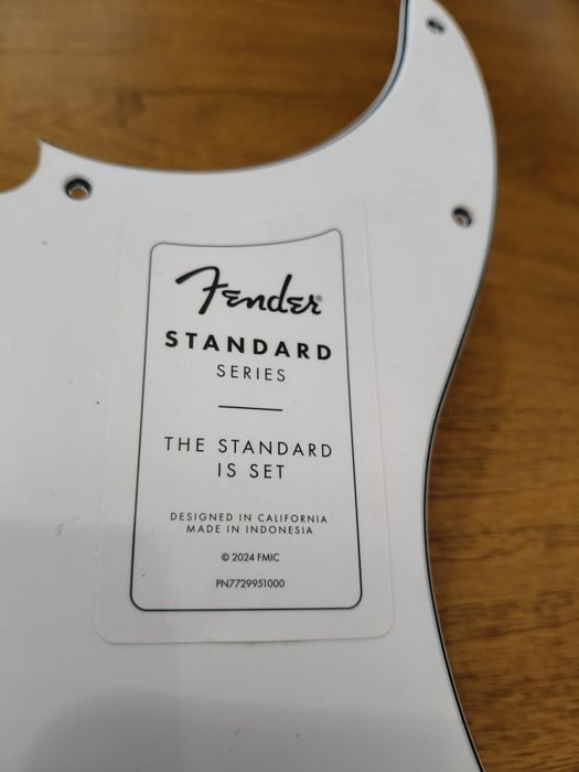 Pickguards Fender originais - baixo Precision Bass e Jazz Bass