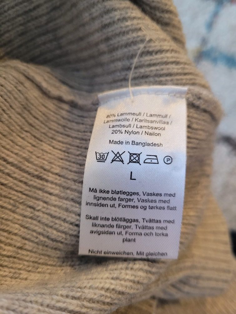 Męski sweter marki Dressman rozmiar L 80% wełna