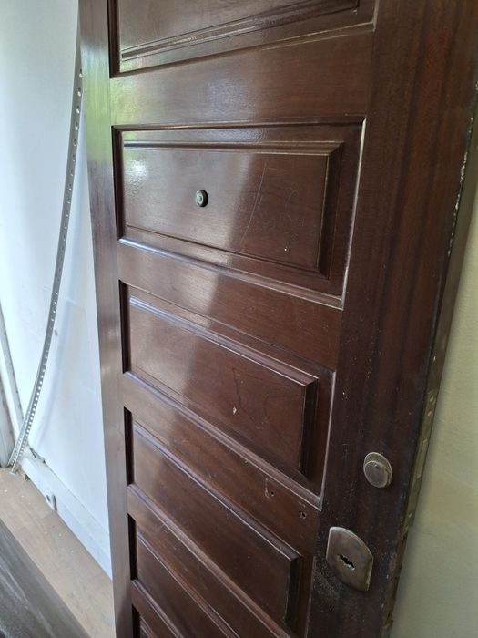 Vendo porta em mogno