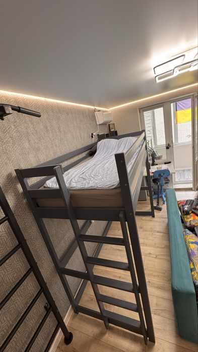 Двоповерхове ліжко з матрацом