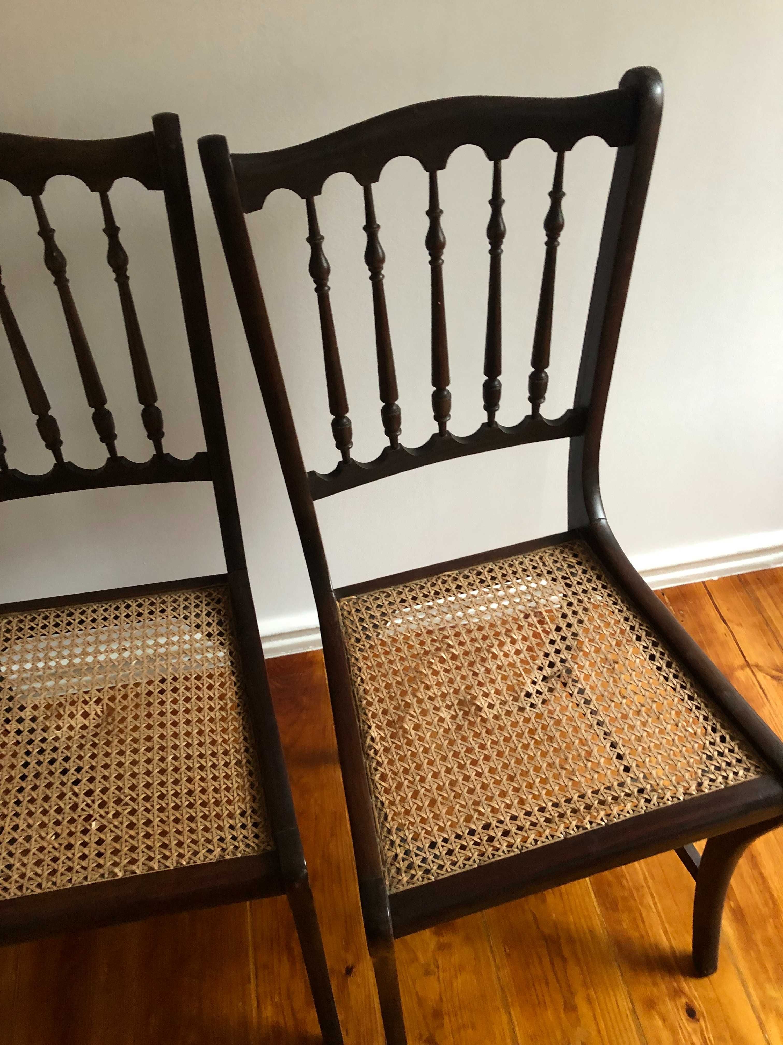 2 Cadeiras antigas palhinha