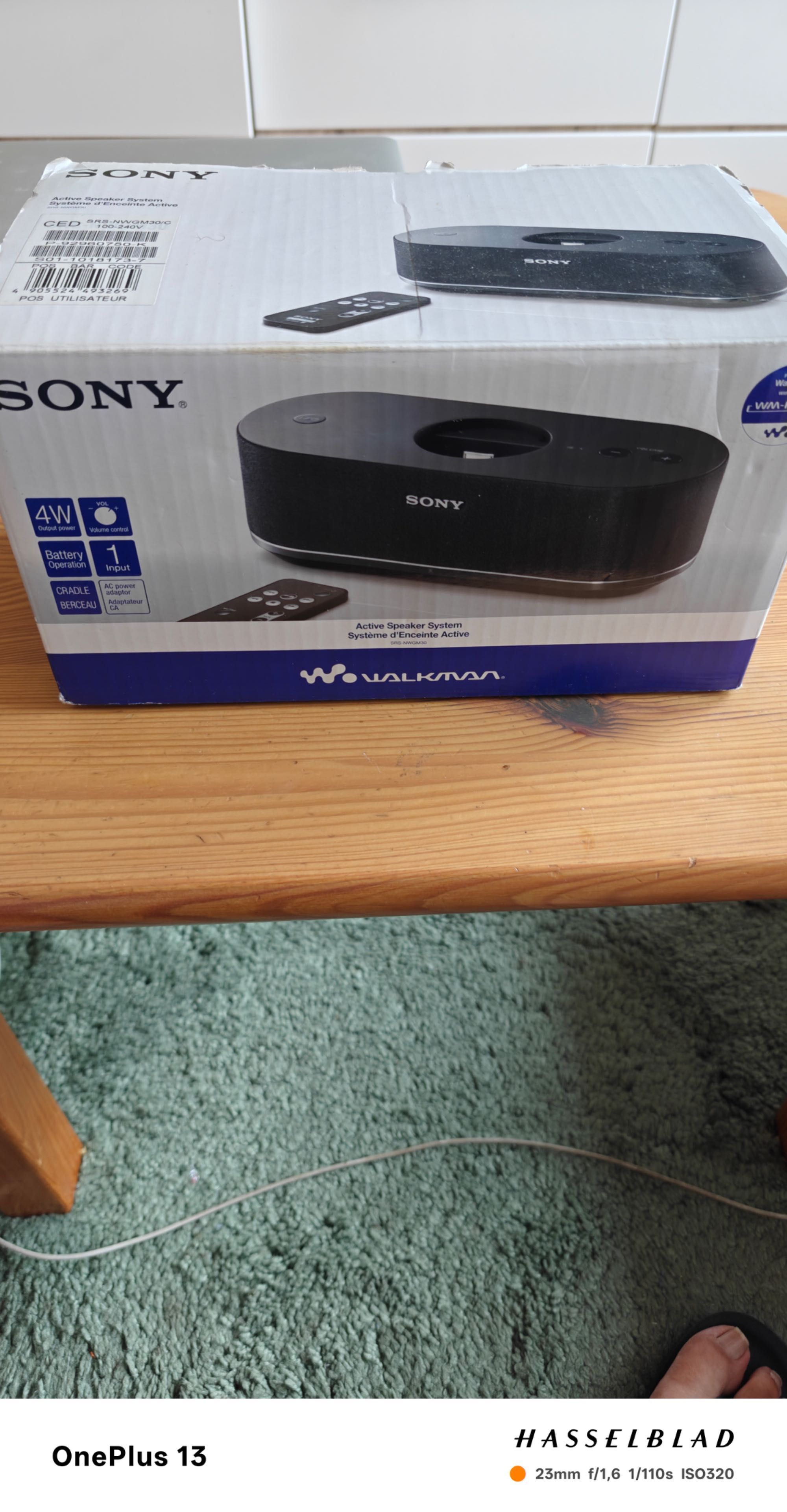 Sony MP3 NWZ-A826 8GB + Sony SRS-NWGM30