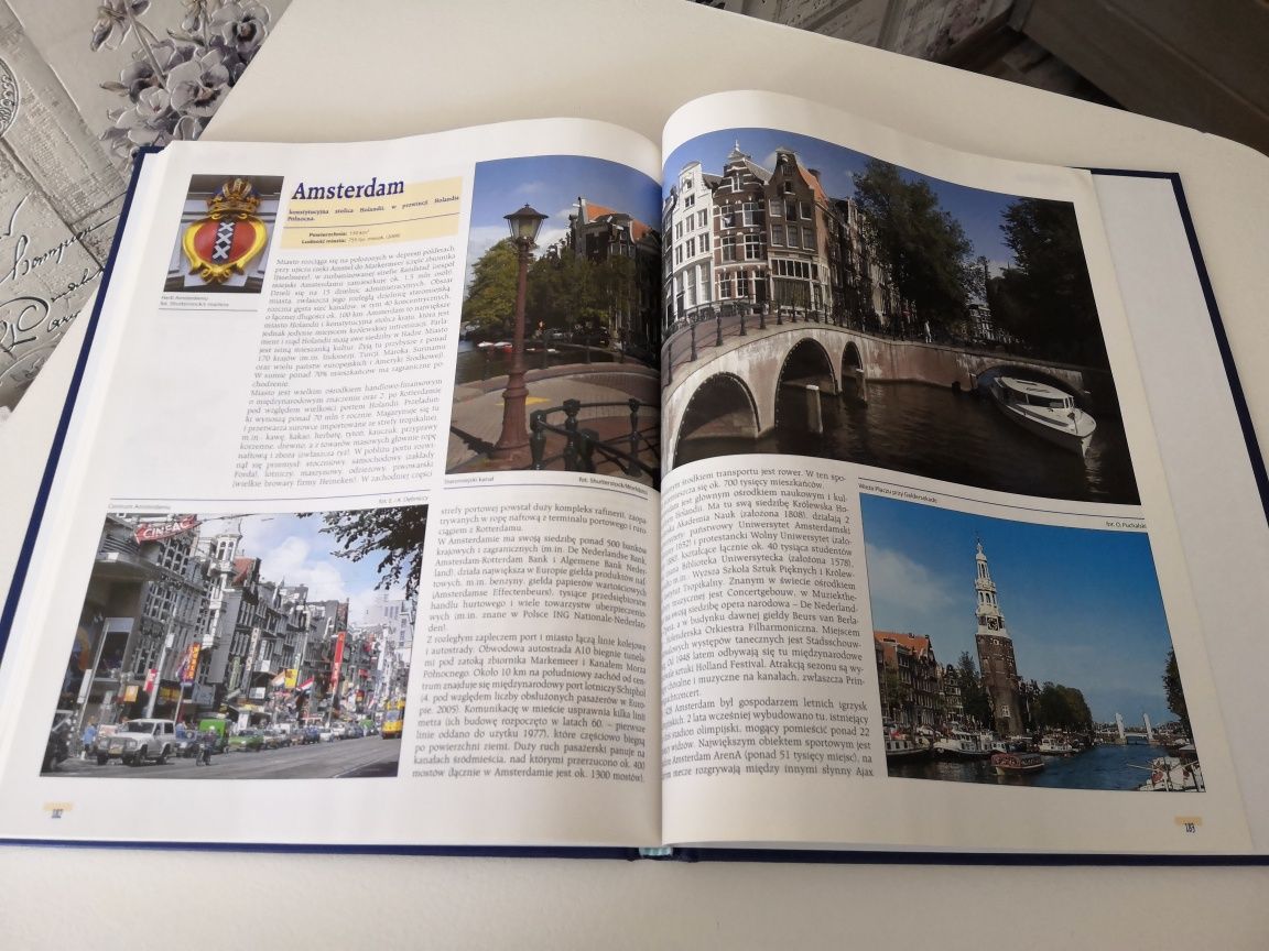 Encyklopedia Powszechna PWN - wydawnictwo naukowe 1 i 2 tom.