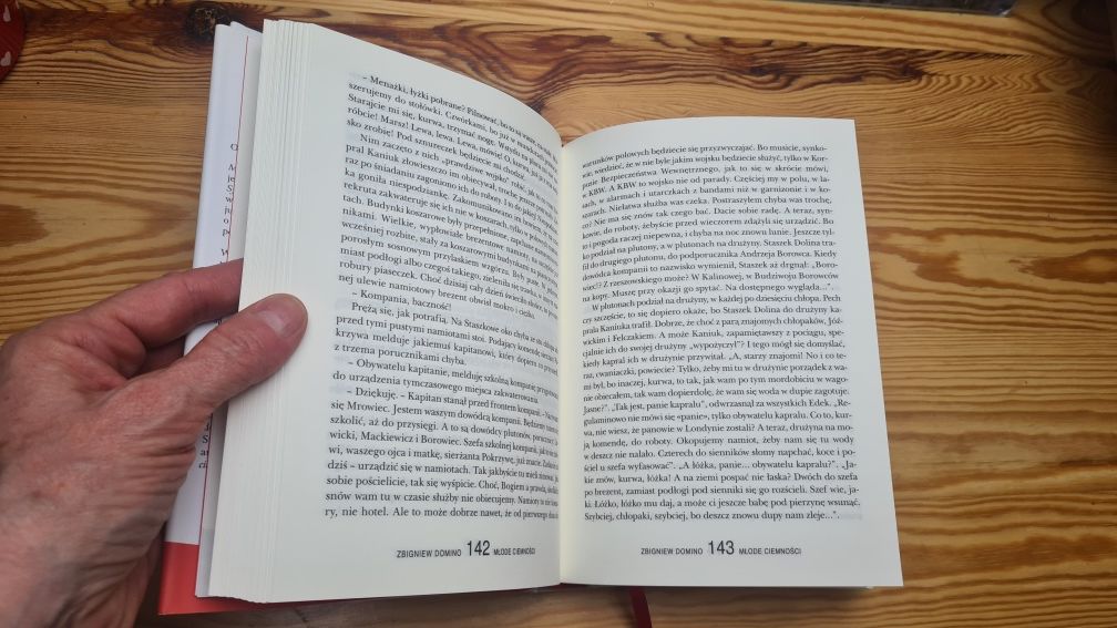 Młode ciemności Zbigniew Domino