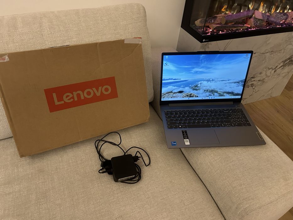 LENOVO IdeaPad Slim 3 15IAH8 15.6" i5-12450H 16/512GB W11 GW. 06.2027