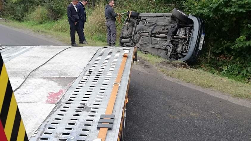 Najazd laweta stalowa z najazdami i wyciągarką  oświetlenie transit