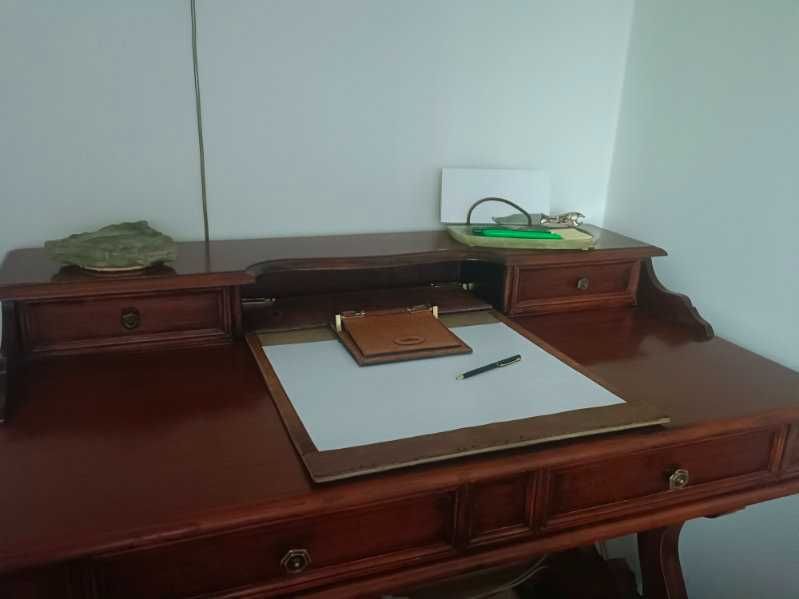 Komplet mebli drewnianych firmy Selva