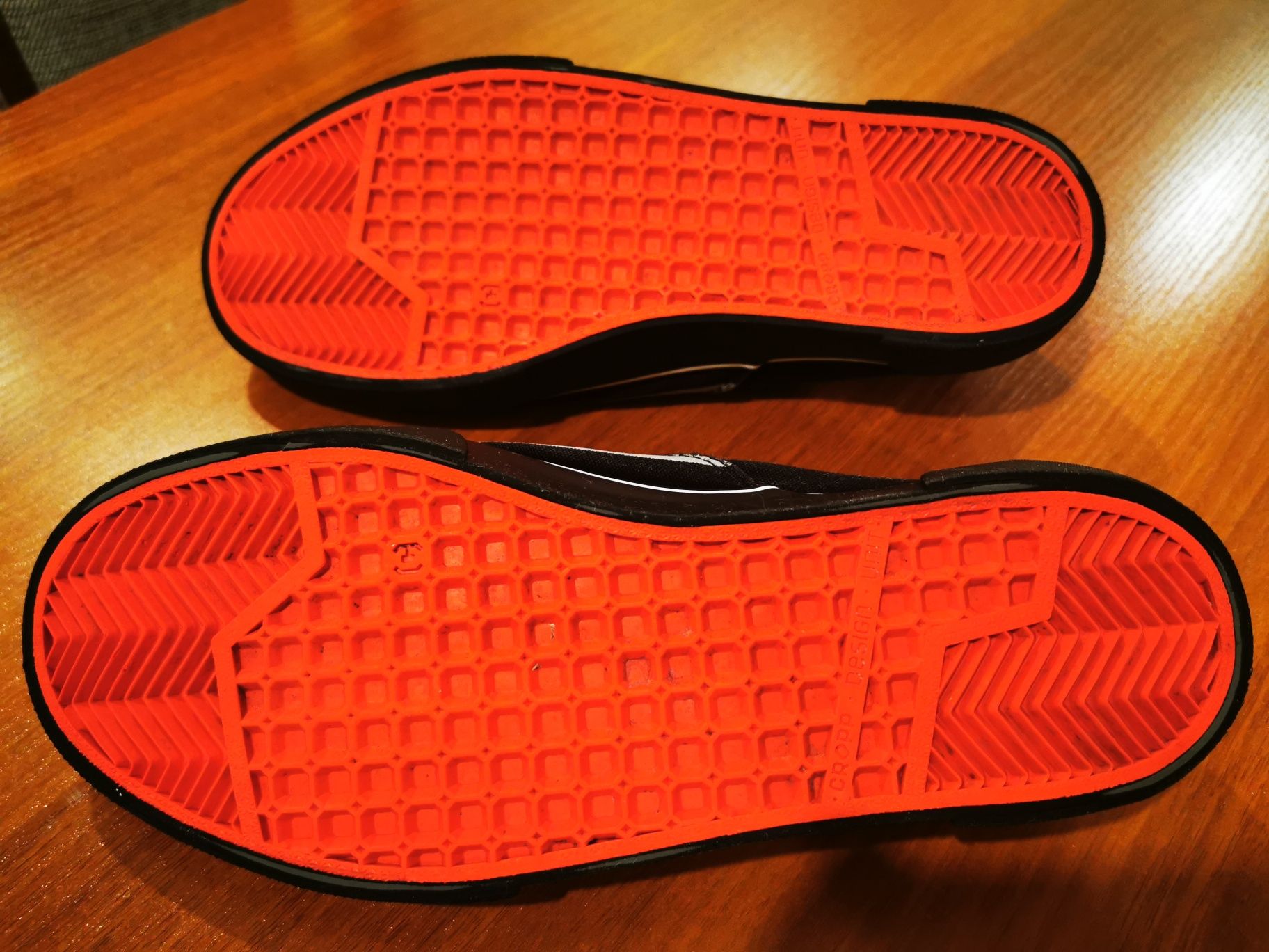 Sprzedam buty marki CROPP NASA