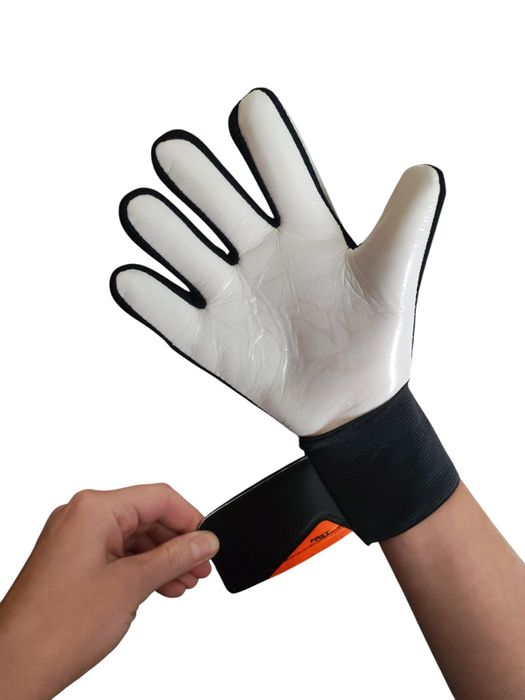 Rękawice bramkarskie piłkarskie dla dzieci rozm. 7 pomarańczowe