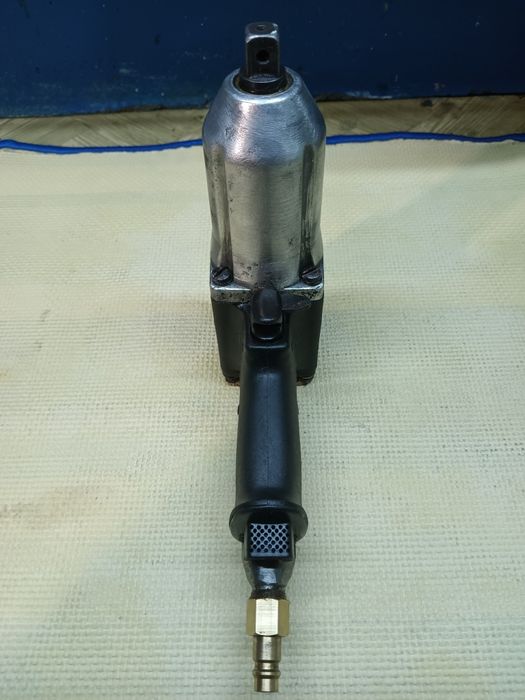 Пневмогайковерт. Пнематичный гайковёрт с реверсом. 1/2 квадрат.